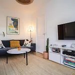 Bright 37M For 2 With Balcony In Paris!