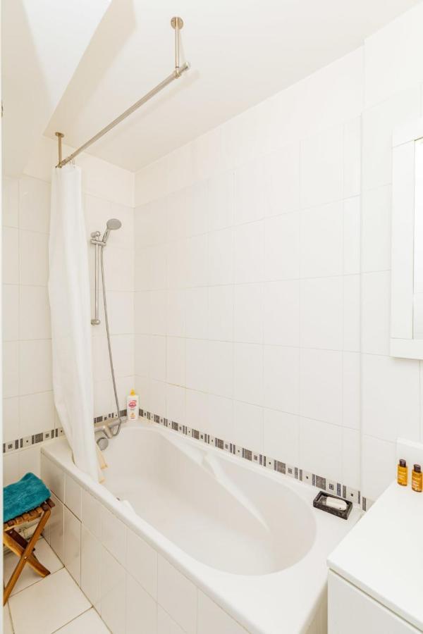 Appartement Bright 37m For 2 With Balcony In Paris!