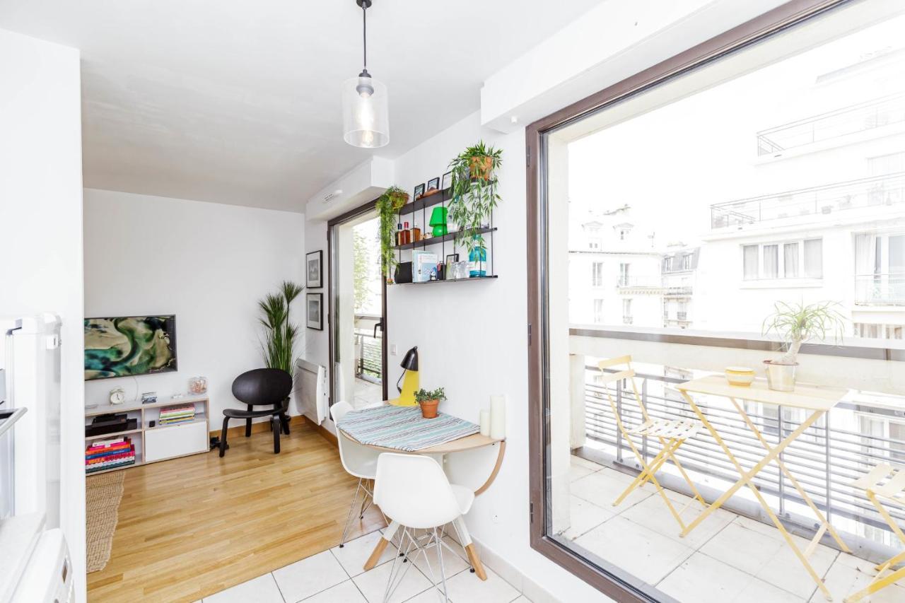 Appartement Bright 37m For 2 With Balcony In Paris! Parijs